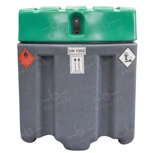 Cuve mobile de chantier de 900 litres (grand volume) en PE-HD gris avec couvercle vert. Réservoir homologué UN pour le transport de carburant lourd sur les grands sites en Wallonie.