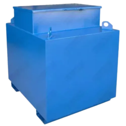 Grande cuve de chantier en acier bleue de 2100 litres, avec couvercle et système de verrouillage. Réservoir robuste pour le transport de carburant et le stockage sécurisé sur les grands sites en Wallonie.