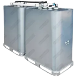 Cuves à mazout galvanisées double paroi en jumelage (2 modules), vue latérale (longueur) avec collecteur et raccords sur le dessus.